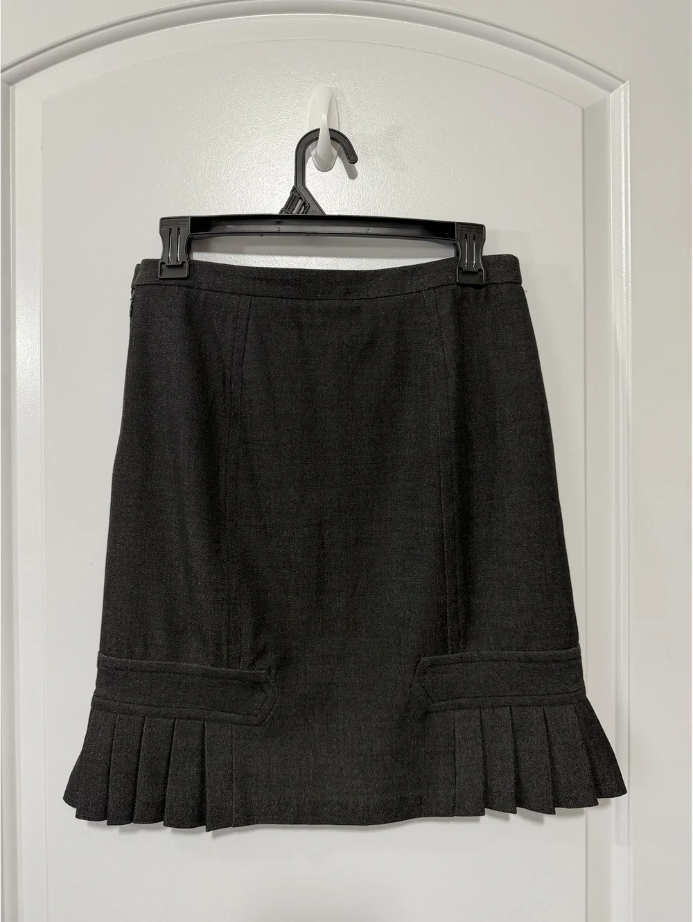 Max Studio Dark Grey School Girl Business Chic Pleated Hem Skirt Size 4